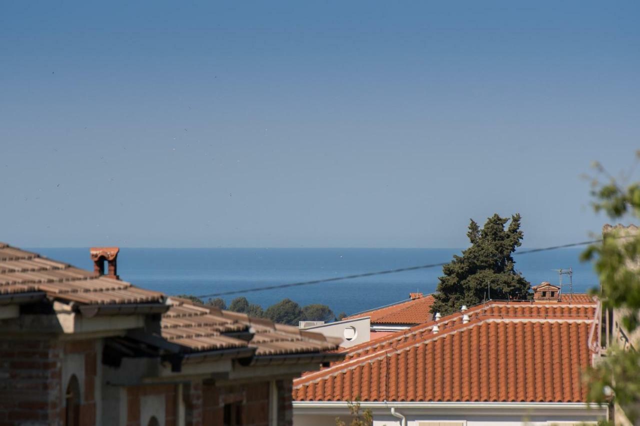 Apartment Bruneta 1 With Sea View Tar-Vabriga Bagian luar foto