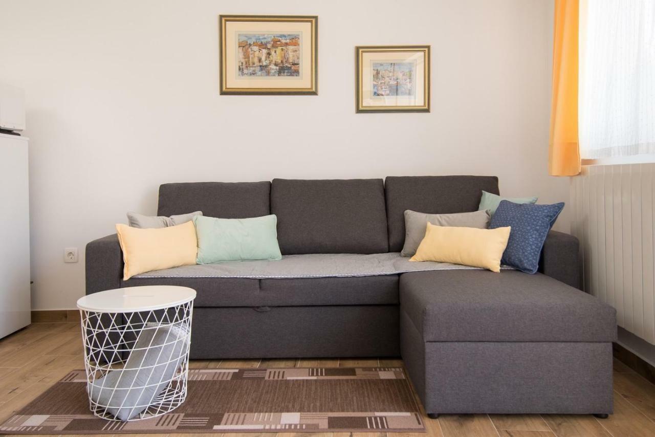 Apartment Bruneta 1 With Sea View Tar-Vabriga Bagian luar foto